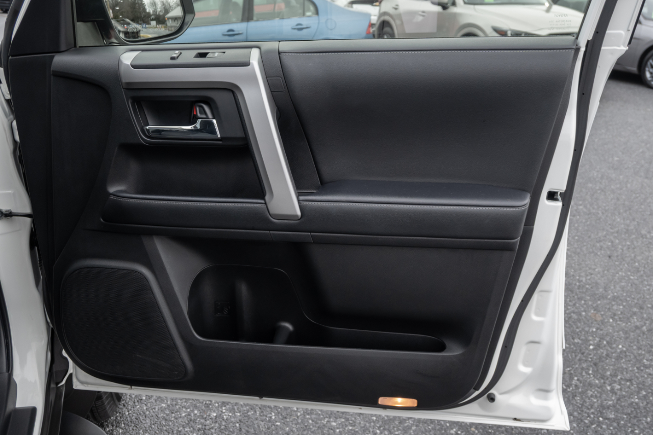 Toyota 4Runner SR5 Premium 2WD (Natl) 2022