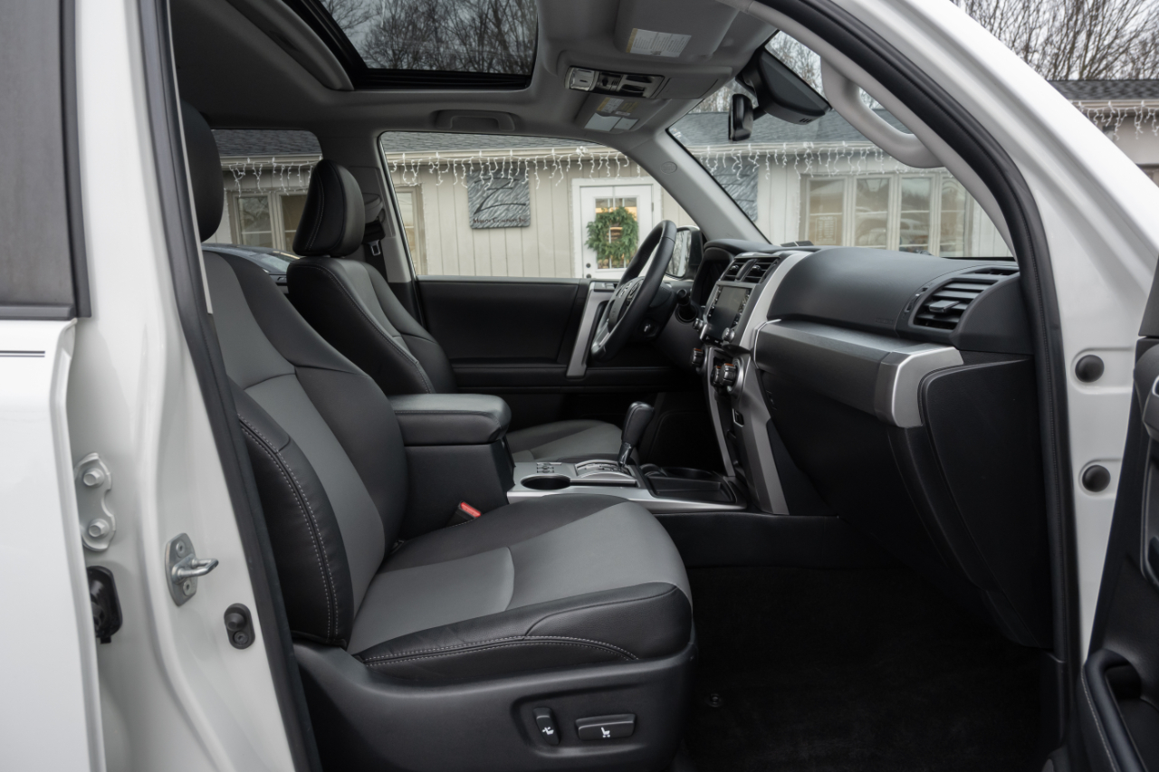 Toyota 4Runner SR5 Premium 2WD (Natl) 2022