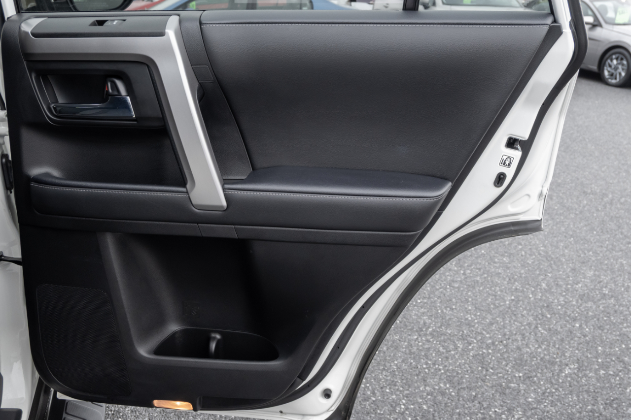 Toyota 4Runner SR5 Premium 2WD (Natl) 2022