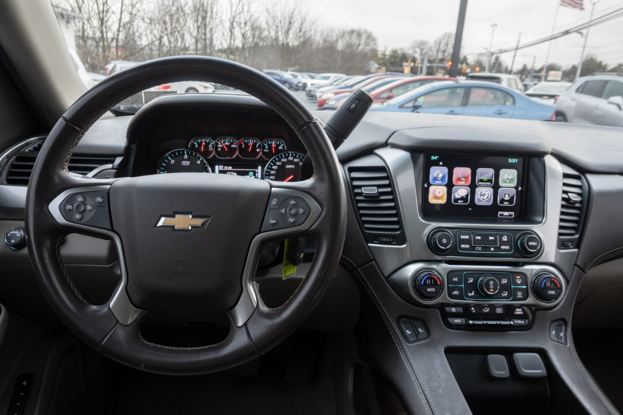 Chevrolet Suburban 4WD 4dr 1500 LT 2018