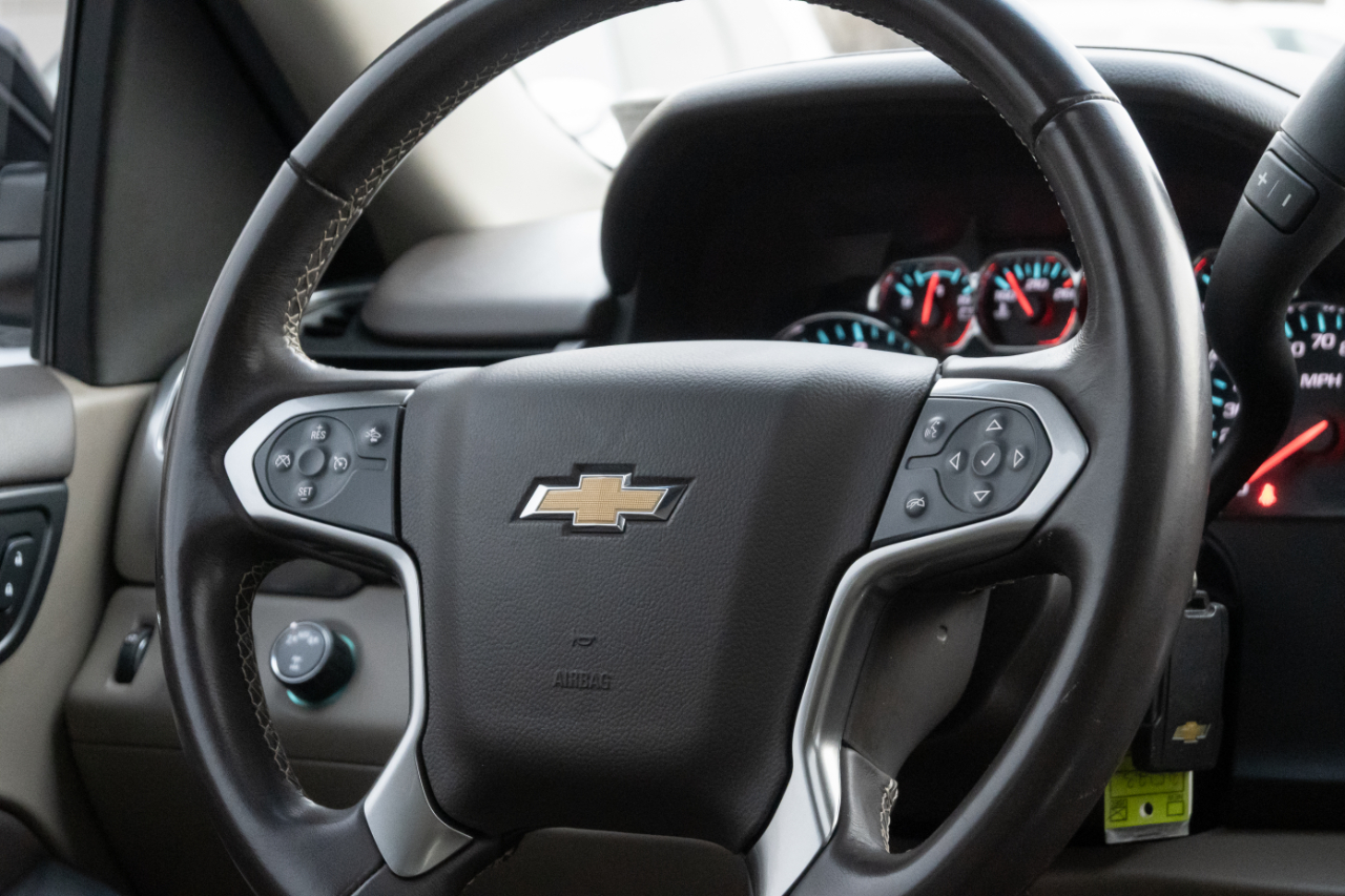 Chevrolet Suburban 4WD 4dr 1500 LT 2018