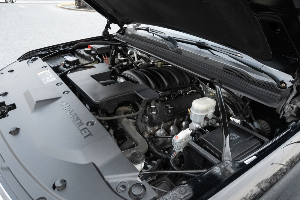 Chevrolet Suburban 4WD 4dr 1500 LT 2018