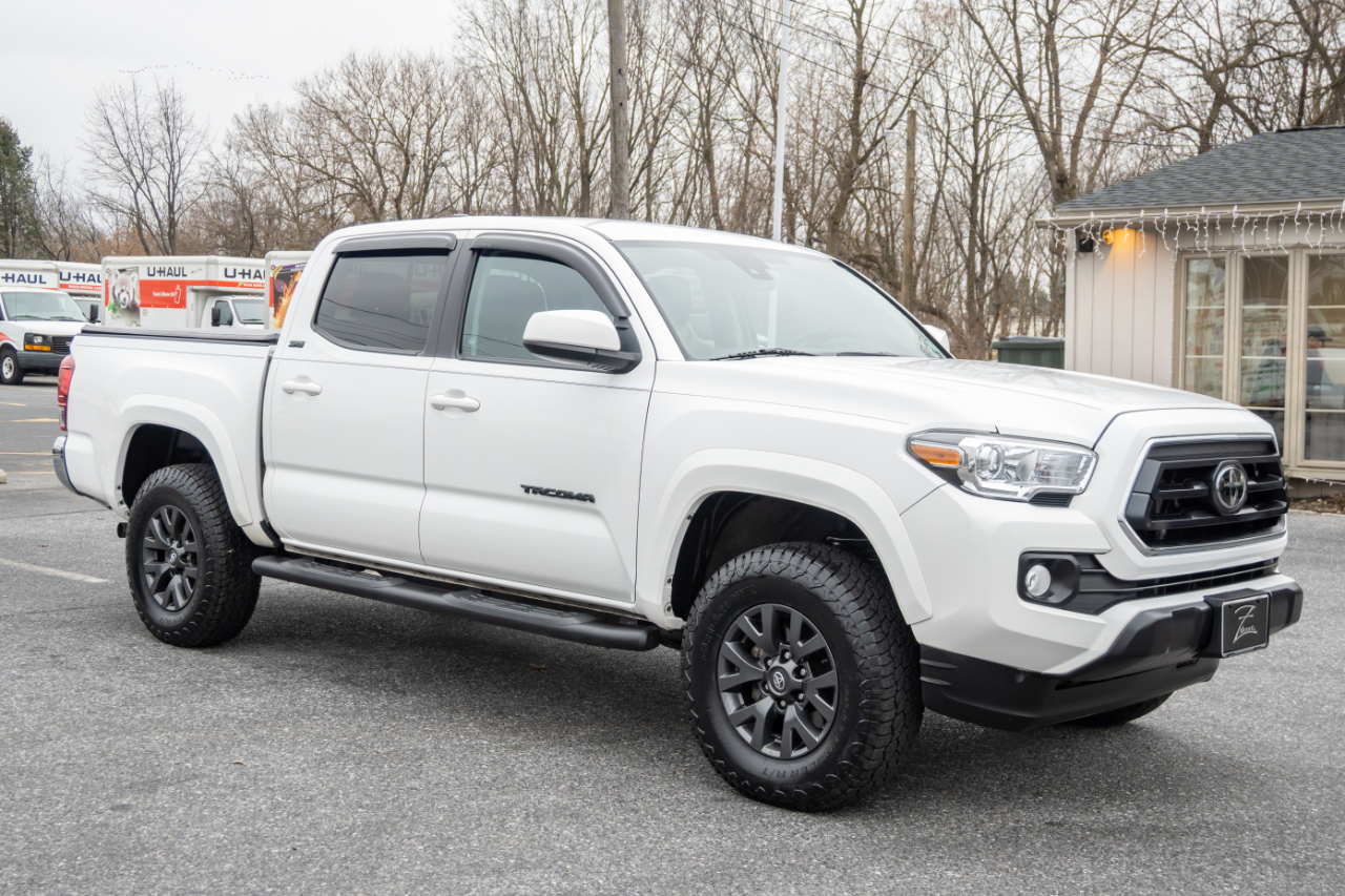 Toyota Tacoma 4WD SR5 Double Cab 5' Bed V6 AT (Natl) 2023