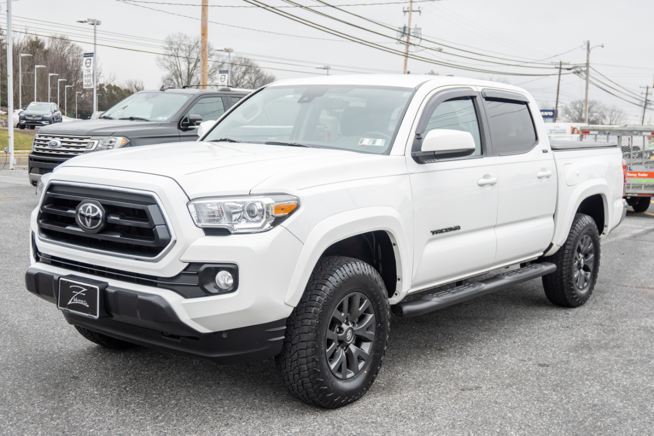 Toyota Tacoma 4WD SR5 Double Cab 5' Bed V6 AT (Natl) 2023
