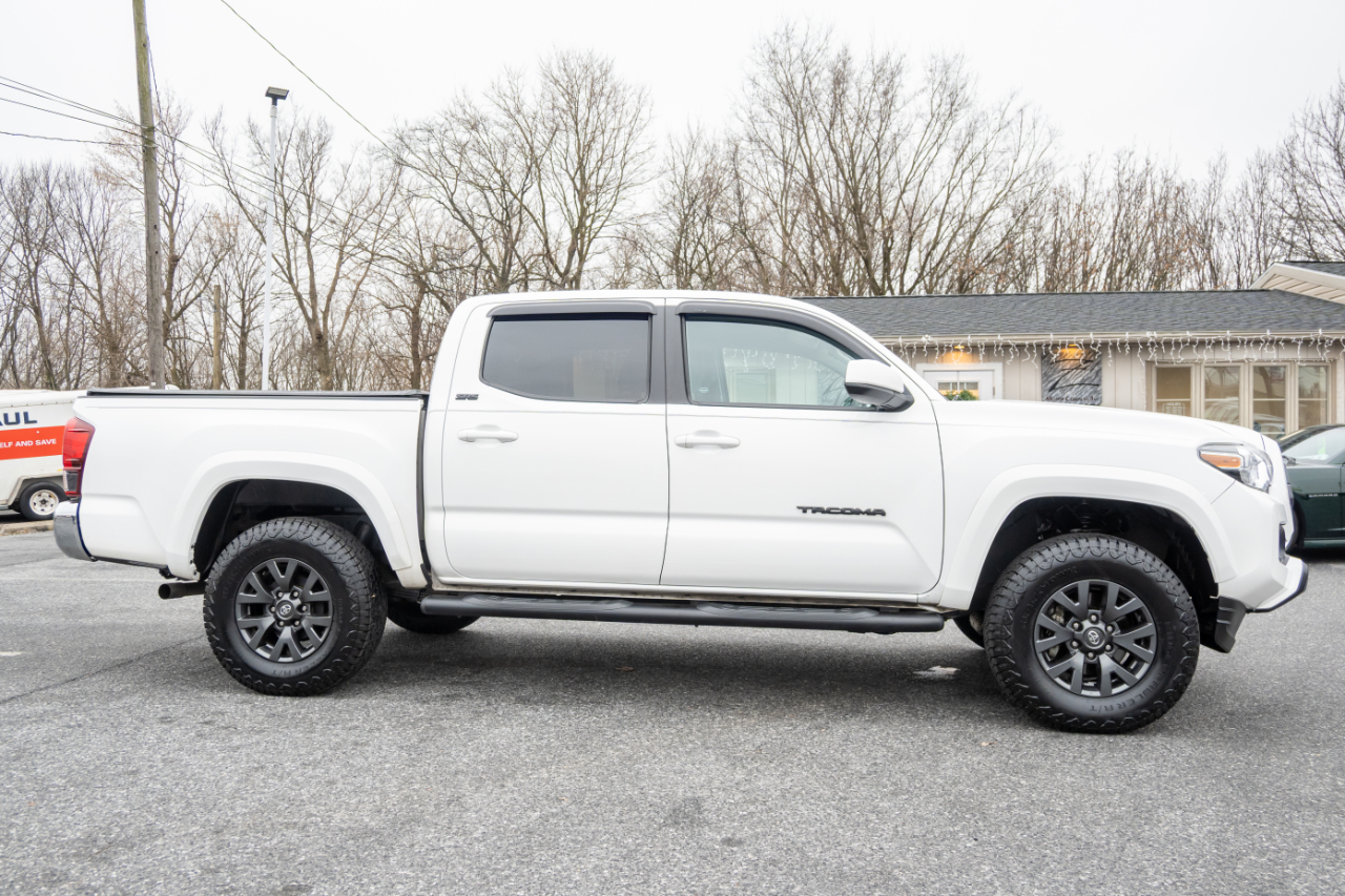 Toyota Tacoma 4WD SR5 Double Cab 5' Bed V6 AT (Natl) 2023
