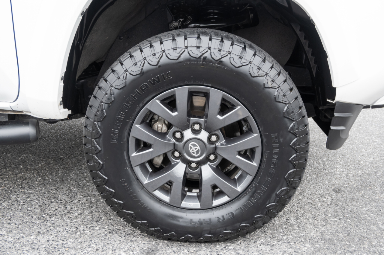 Toyota Tacoma 4WD SR5 Double Cab 5' Bed V6 AT (Natl) 2023