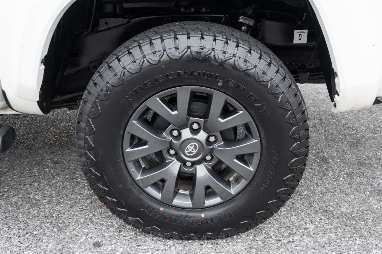 Toyota Tacoma 4WD SR5 Double Cab 5' Bed V6 AT (Natl) 2023