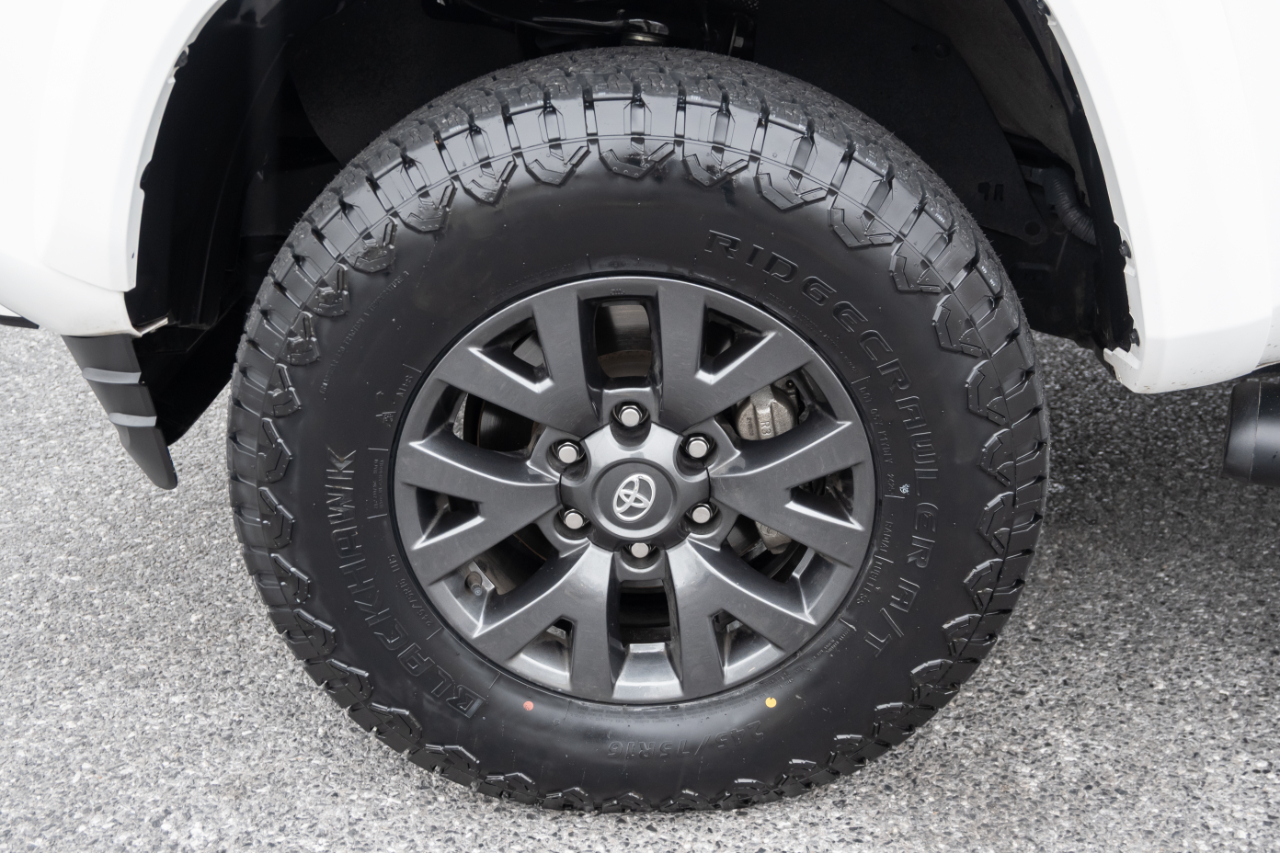 Toyota Tacoma 4WD SR5 Double Cab 5' Bed V6 AT (Natl) 2023