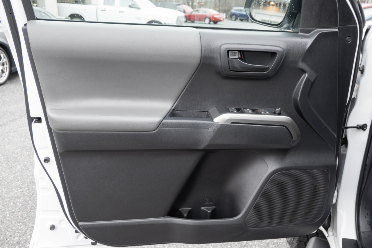 Toyota Tacoma 4WD SR5 Double Cab 5' Bed V6 AT (Natl) 2023