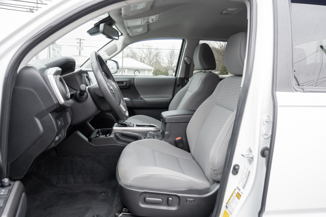 Toyota Tacoma 4WD SR5 Double Cab 5' Bed V6 AT (Natl) 2023