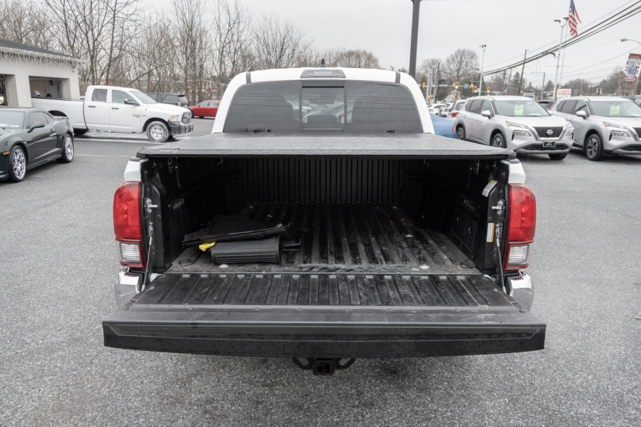 Toyota Tacoma 4WD SR5 Double Cab 5' Bed V6 AT (Natl) 2023