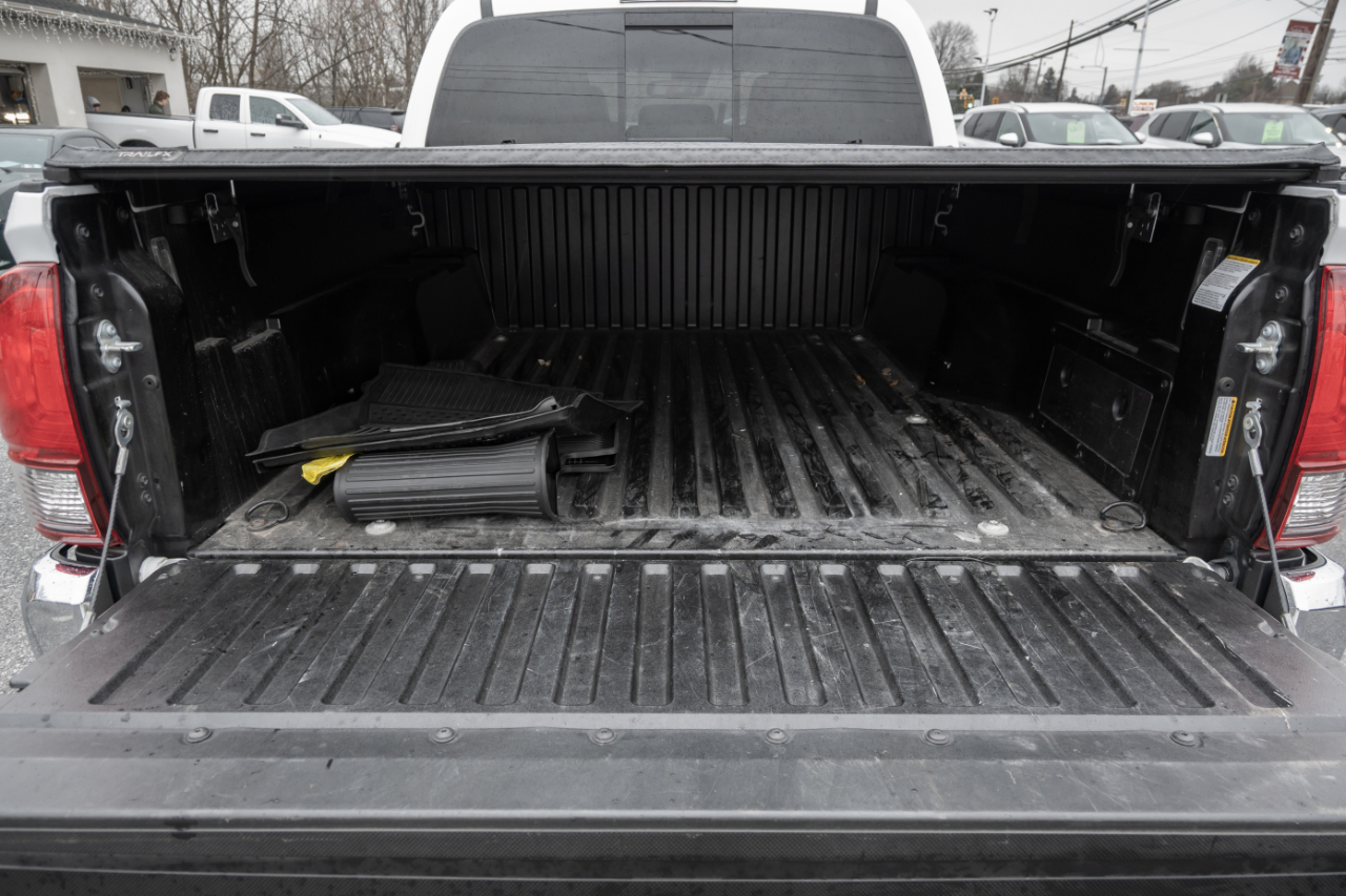 Toyota Tacoma 4WD SR5 Double Cab 5' Bed V6 AT (Natl) 2023