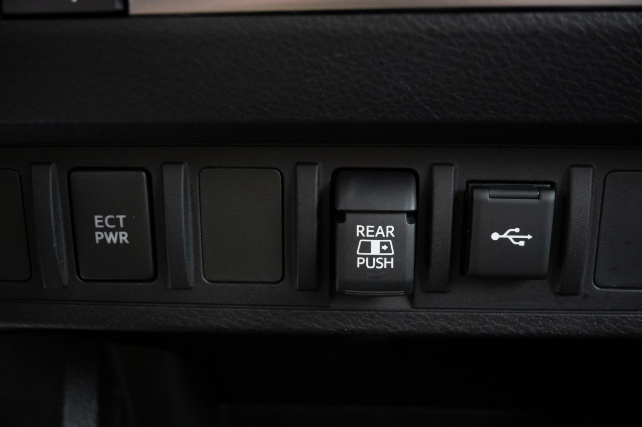 Toyota Tacoma 4WD SR5 Double Cab 5' Bed V6 AT (Natl) 2023