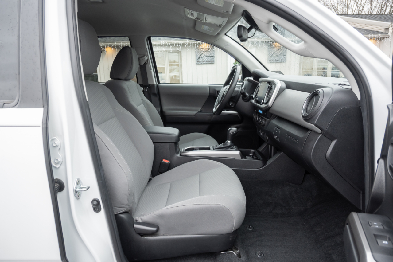 Toyota Tacoma 4WD SR5 Double Cab 5' Bed V6 AT (Natl) 2023