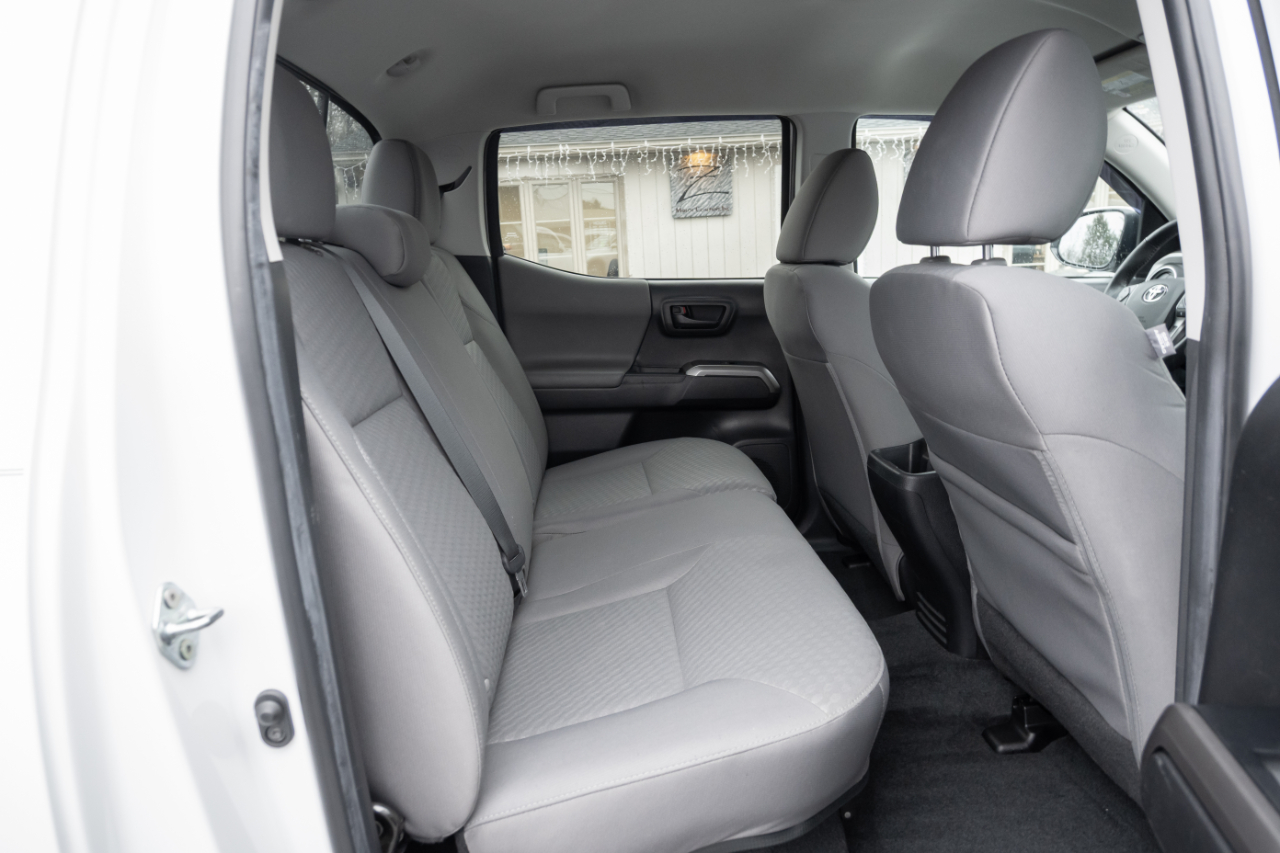 Toyota Tacoma 4WD SR5 Double Cab 5' Bed V6 AT (Natl) 2023