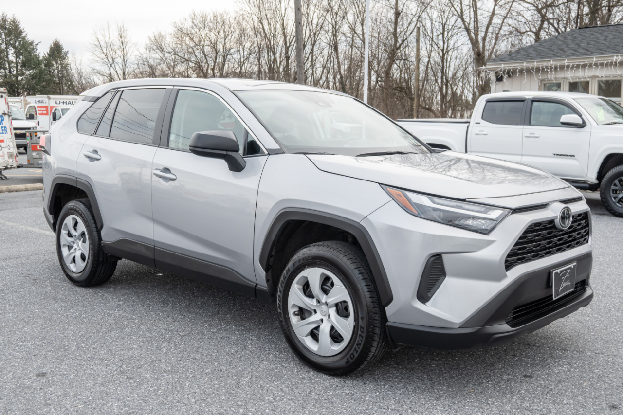 Toyota RAV4 LE AWD (Natl) 2024