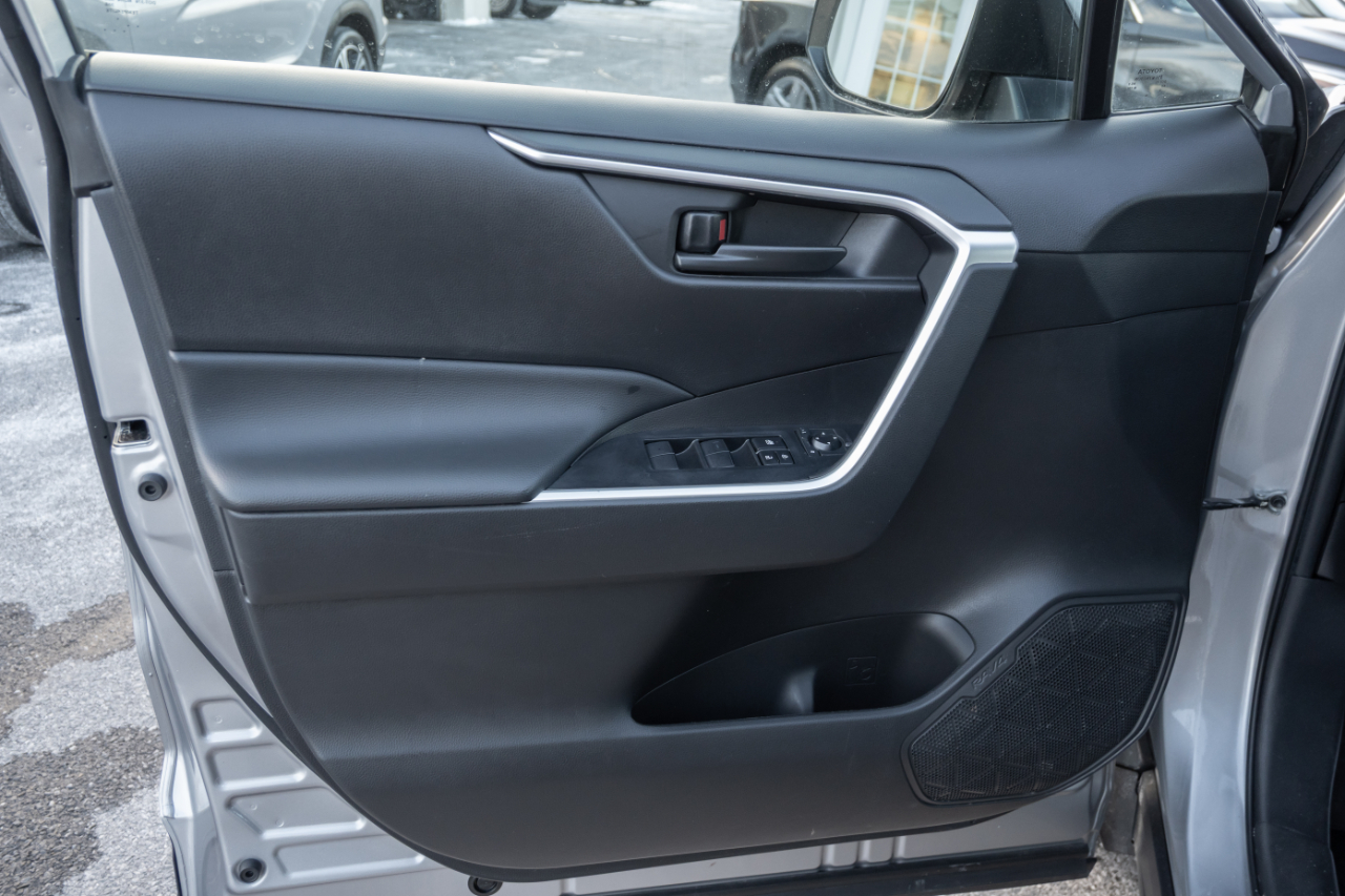 Toyota RAV4 LE AWD (Natl) 2024