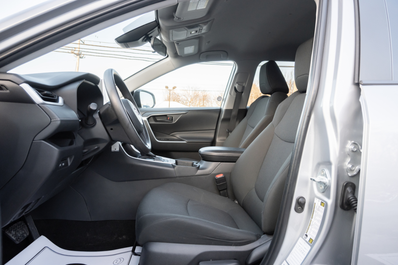 Toyota RAV4 LE AWD (Natl) 2024