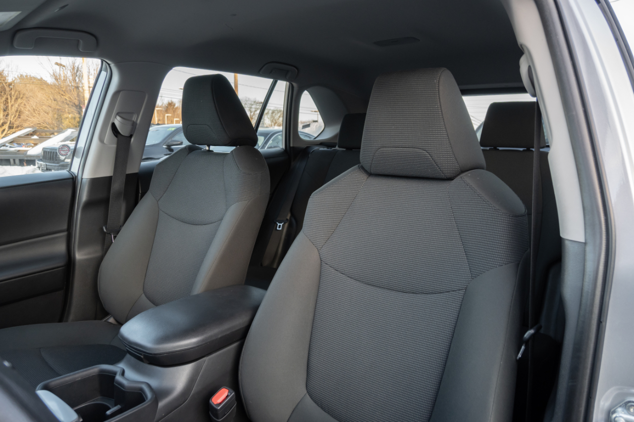 Toyota RAV4 LE AWD (Natl) 2024