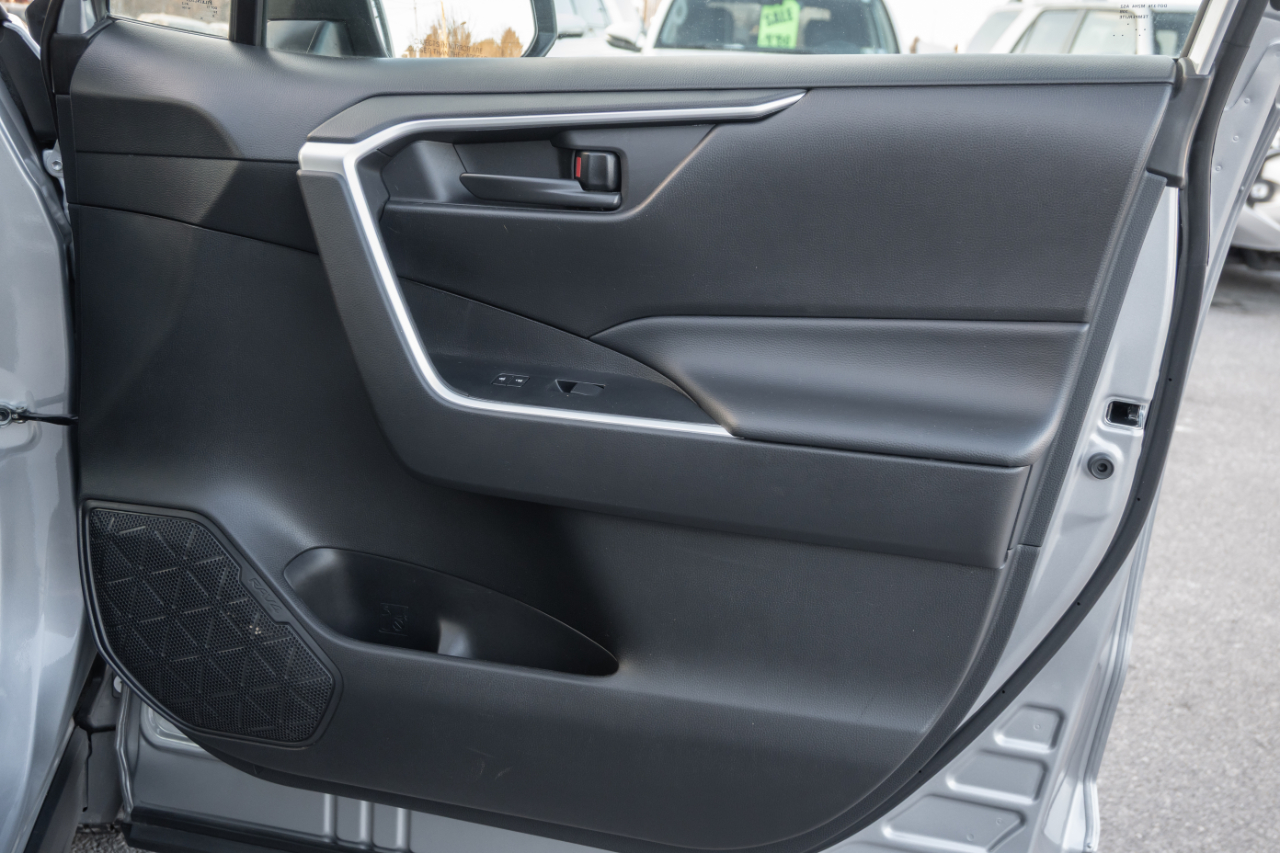 Toyota RAV4 LE AWD (Natl) 2024