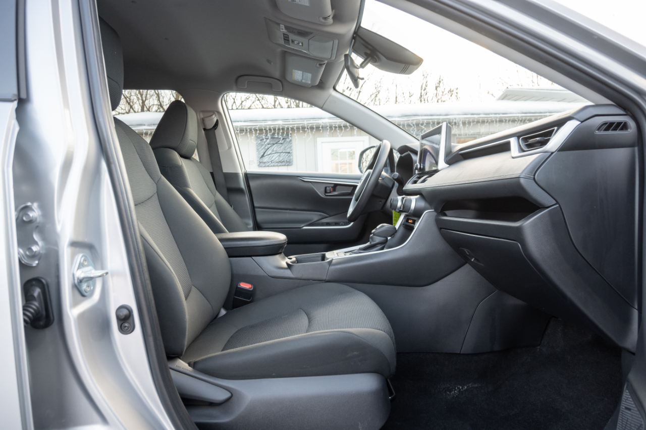 Toyota RAV4 LE AWD (Natl) 2024