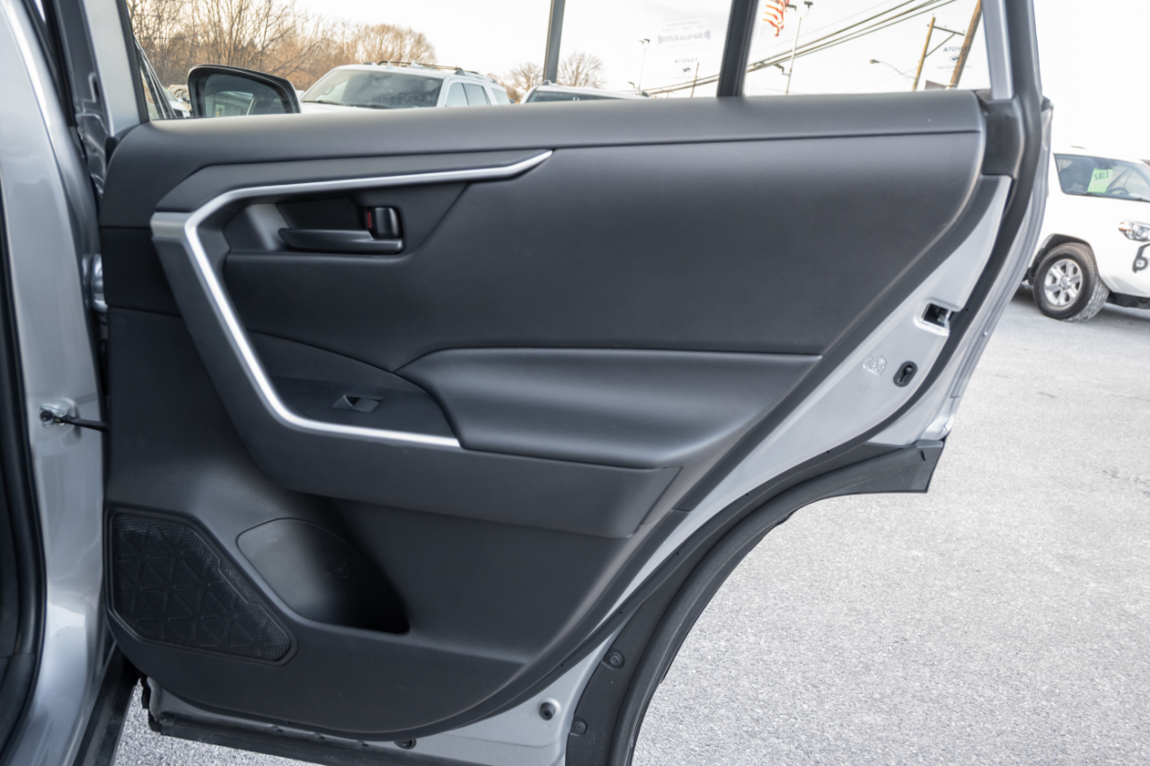 Toyota RAV4 LE AWD (Natl) 2024