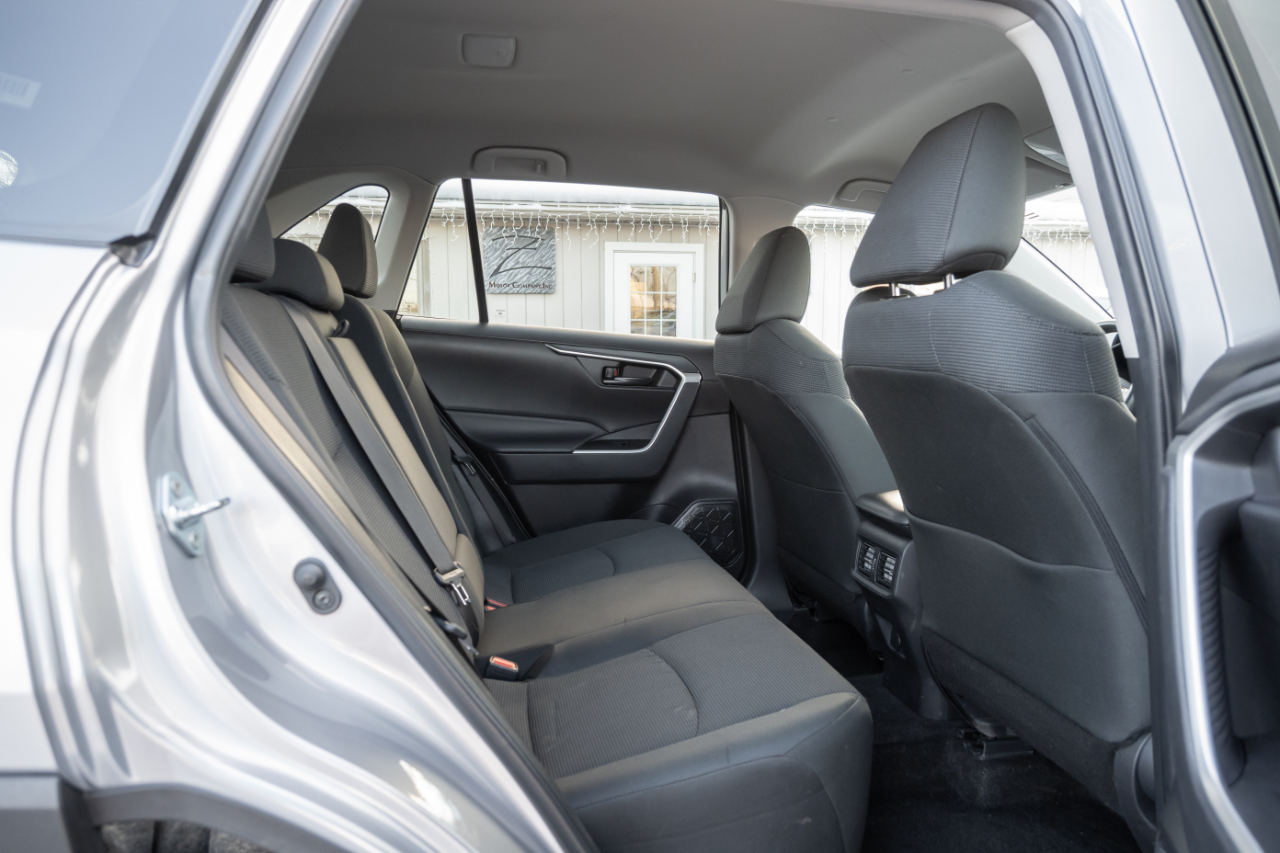 Toyota RAV4 LE AWD (Natl) 2024