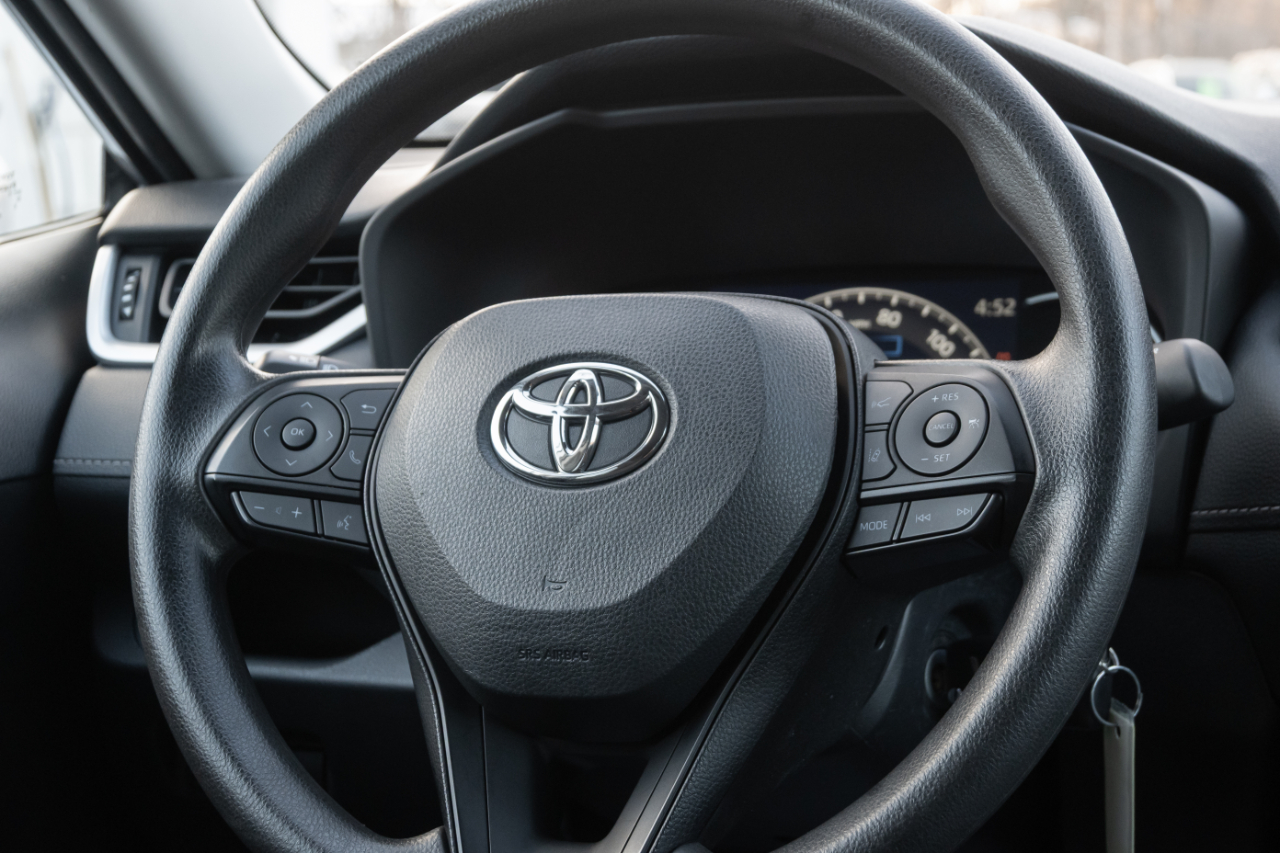 Toyota RAV4 LE AWD (Natl) 2024