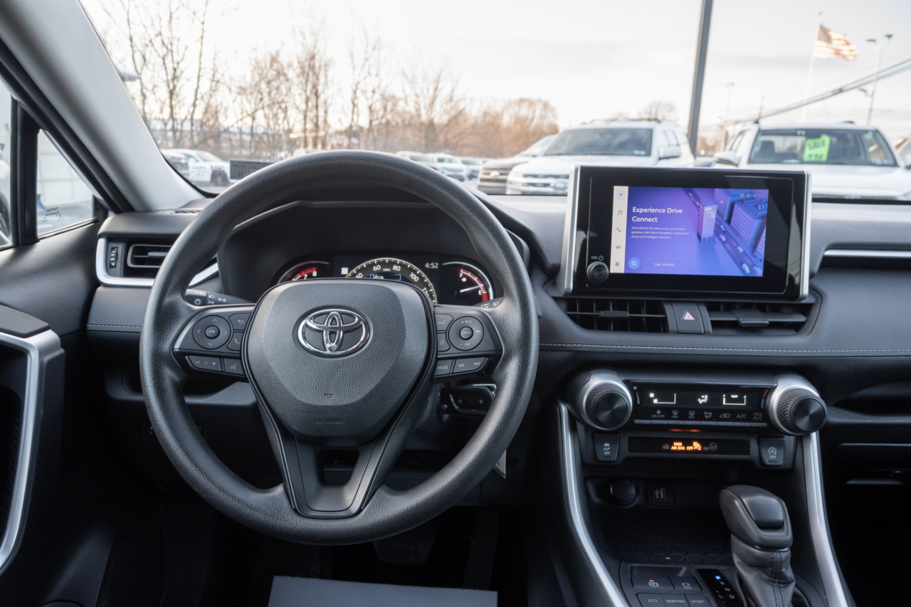 Toyota RAV4 LE AWD (Natl) 2024