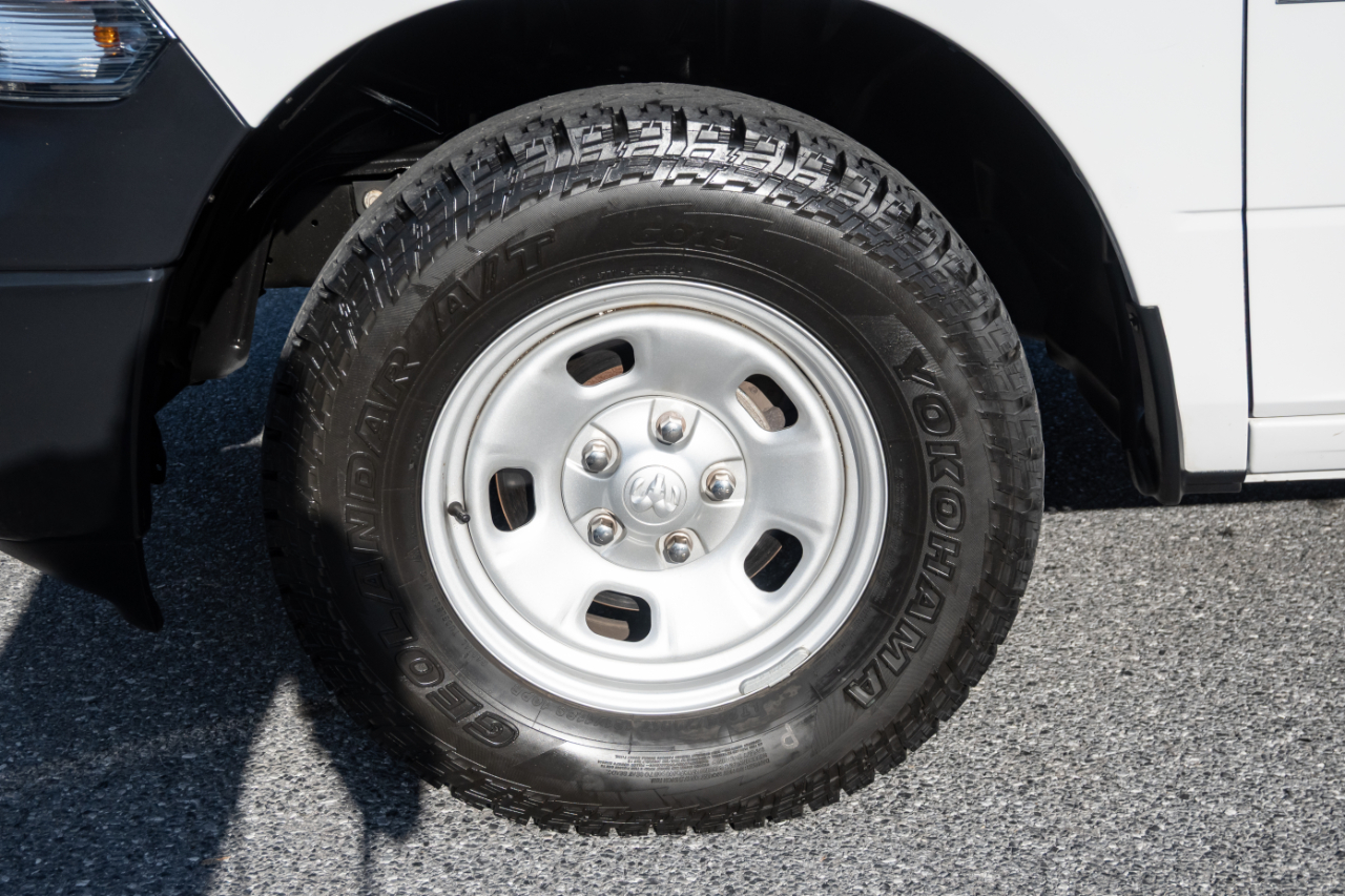 RAM 1500 Classic Tradesman 4x4 Quad Cab 6'4" Box 2022