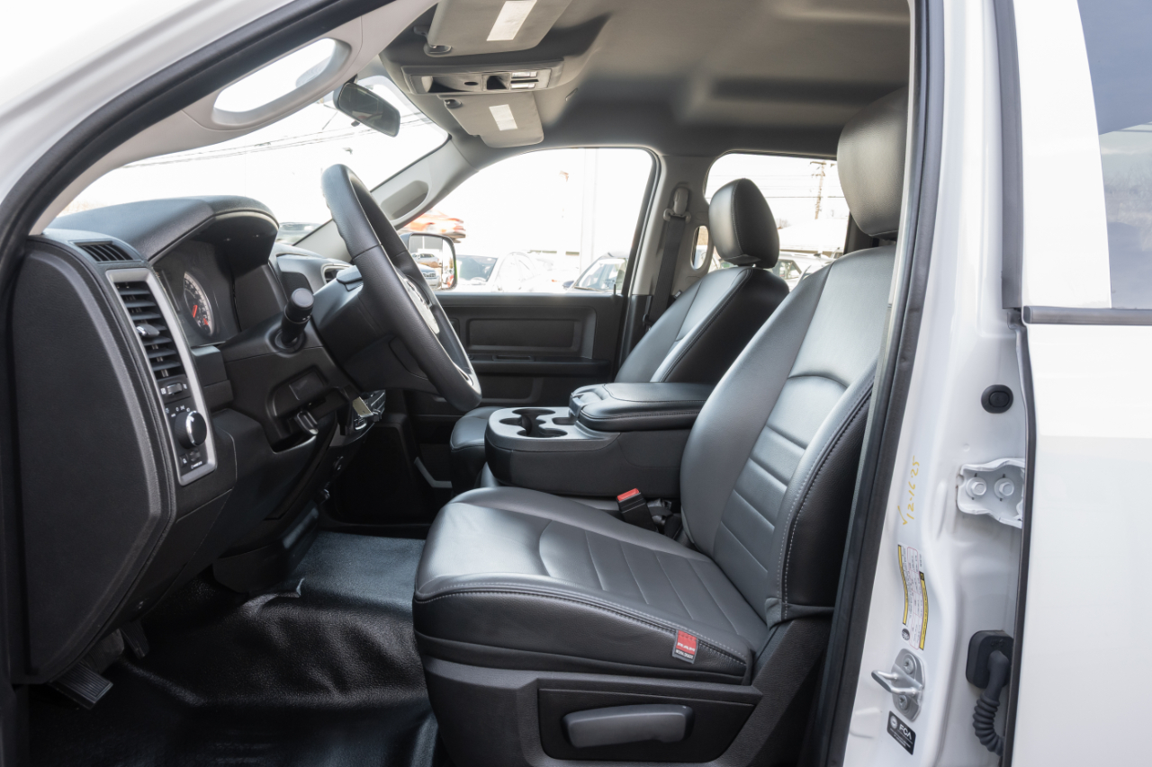 RAM 1500 Classic Tradesman 4x4 Quad Cab 6'4" Box 2022