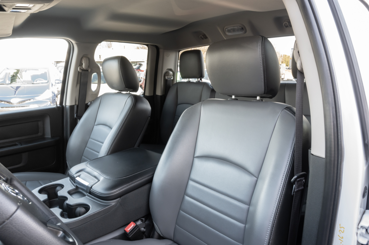 RAM 1500 Classic Tradesman 4x4 Quad Cab 6'4" Box 2022