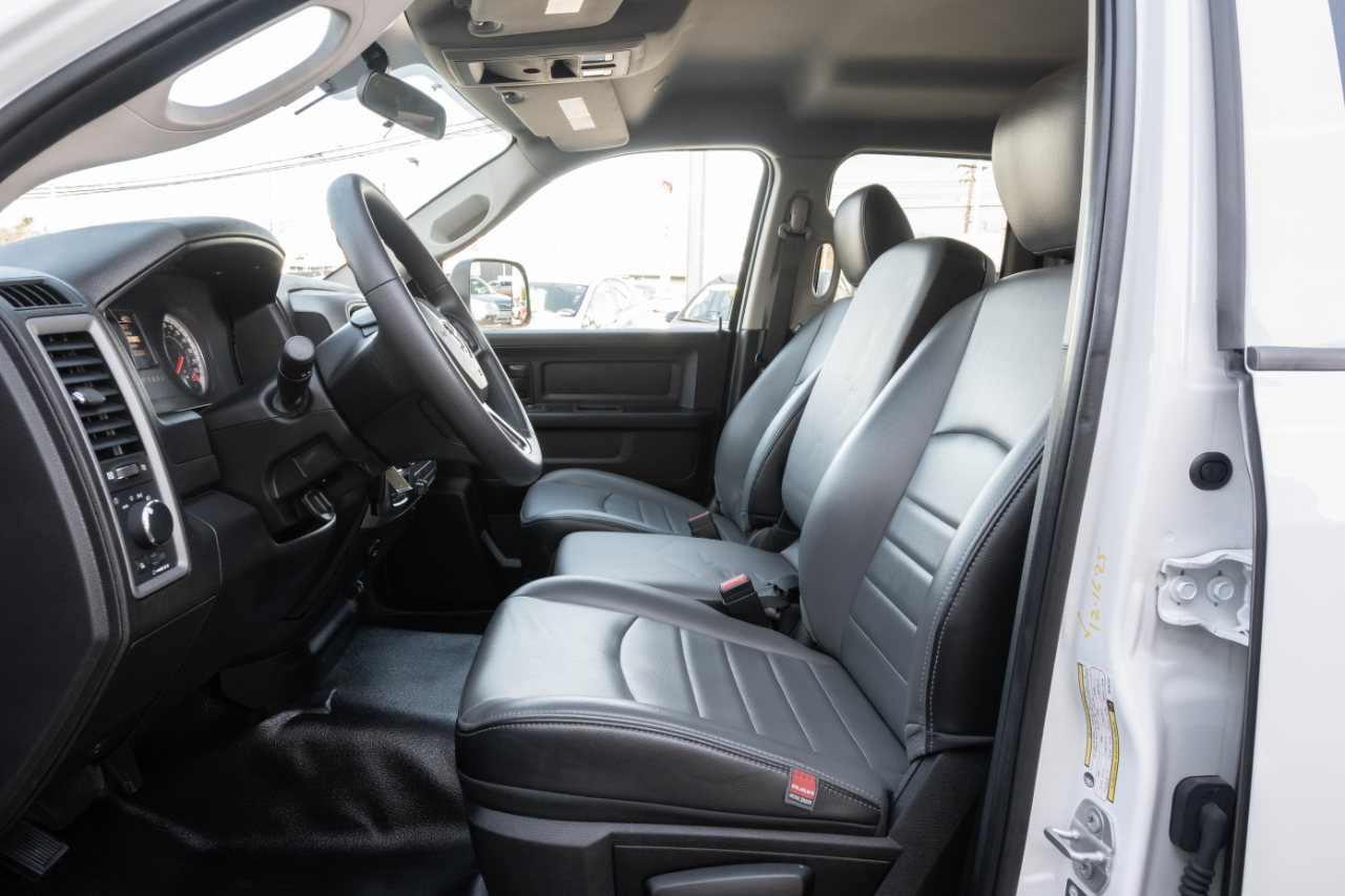 RAM 1500 Classic Tradesman 4x4 Quad Cab 6'4" Box 2022