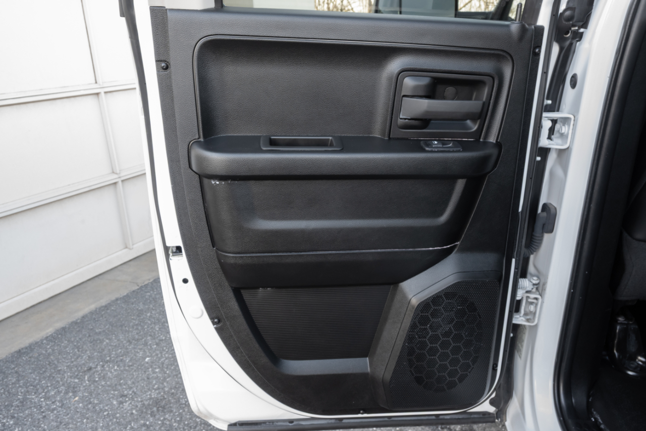 RAM 1500 Classic Tradesman 4x4 Quad Cab 6'4" Box 2022