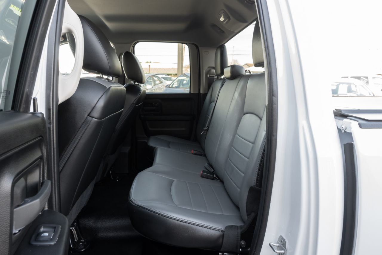 RAM 1500 Classic Tradesman 4x4 Quad Cab 6'4" Box 2022