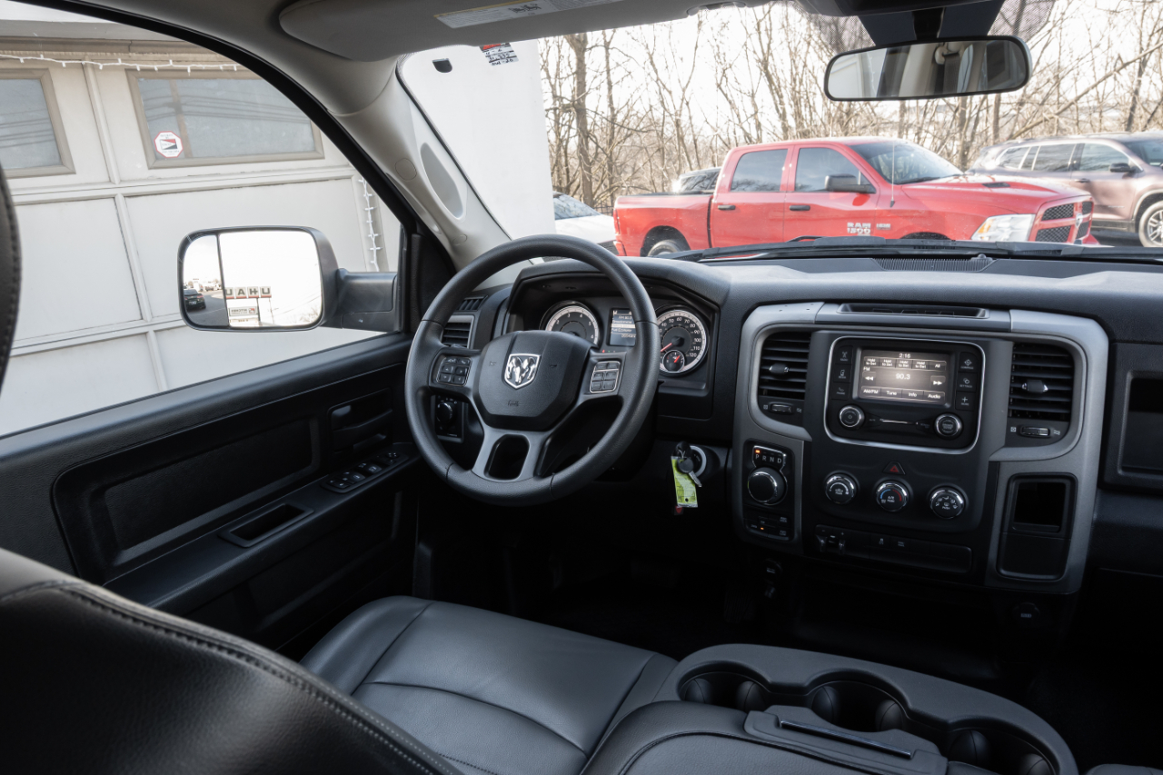 RAM 1500 Classic Tradesman 4x4 Quad Cab 6'4" Box 2022