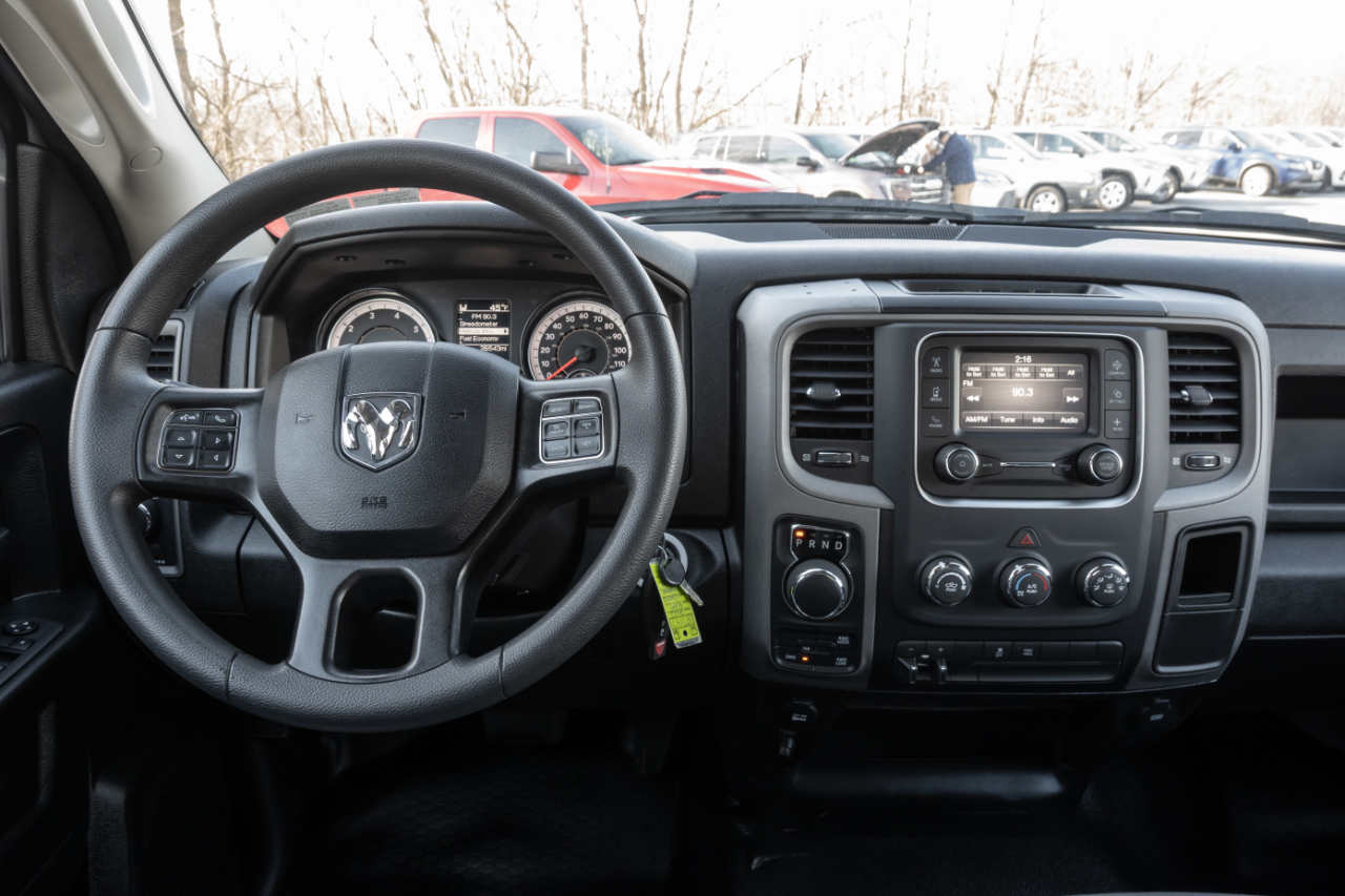 RAM 1500 Classic Tradesman 4x4 Quad Cab 6'4" Box 2022