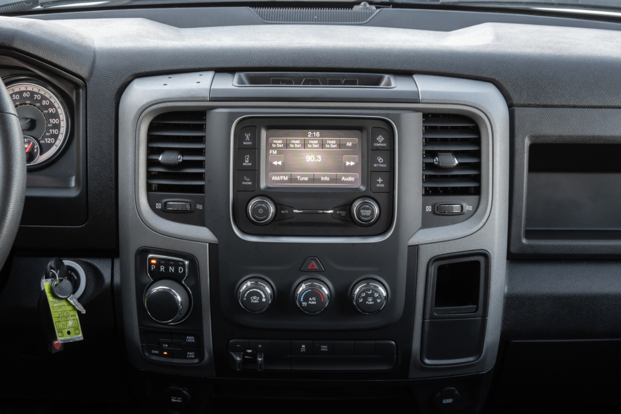 RAM 1500 Classic Tradesman 4x4 Quad Cab 6'4" Box 2022