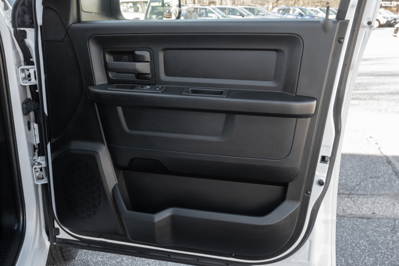 RAM 1500 Classic Tradesman 4x4 Quad Cab 6'4" Box 2022