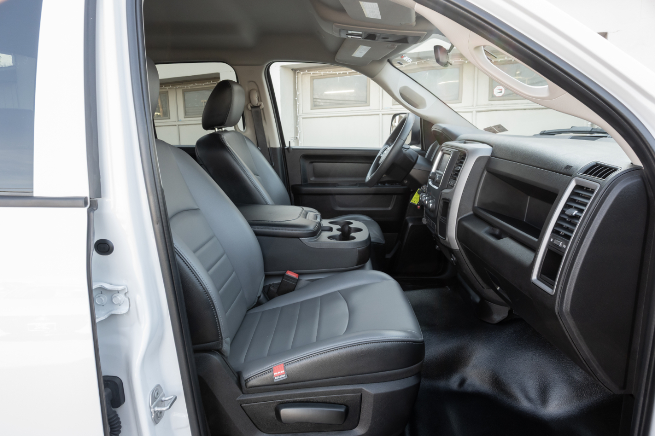 RAM 1500 Classic Tradesman 4x4 Quad Cab 6'4" Box 2022