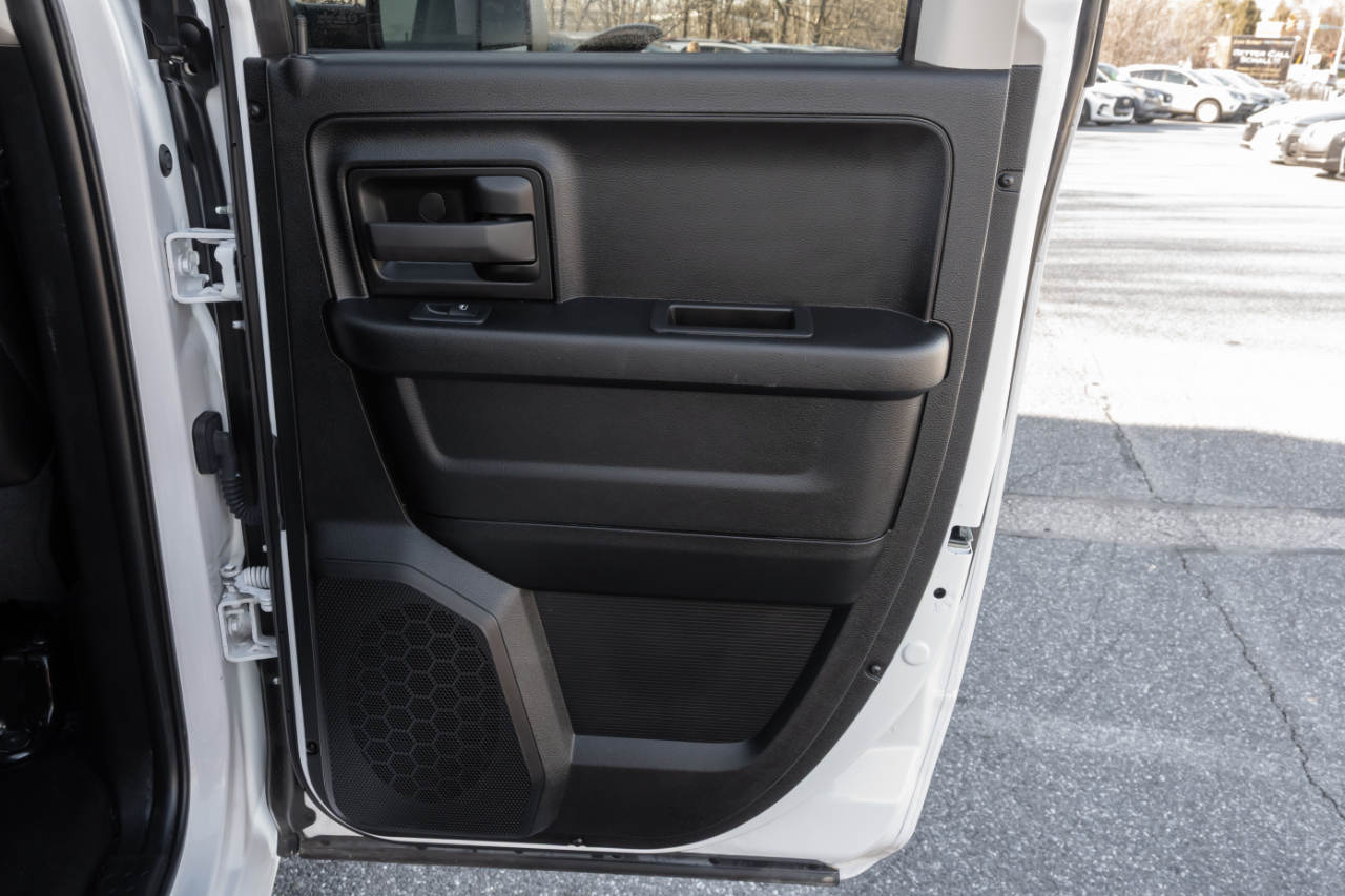 RAM 1500 Classic Tradesman 4x4 Quad Cab 6'4" Box 2022