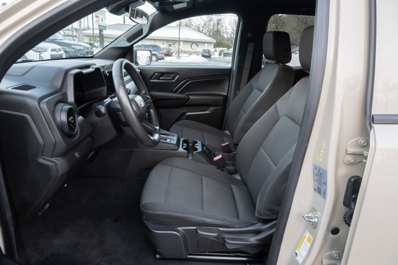 Chevrolet Colorado 2WD Crew Cab WT 2024