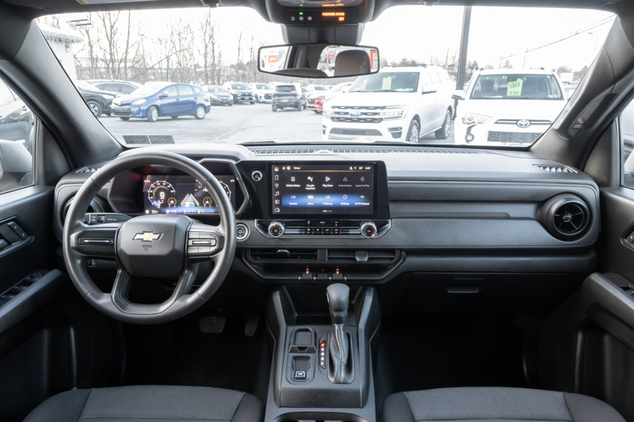 Chevrolet Colorado 2WD Crew Cab WT 2024