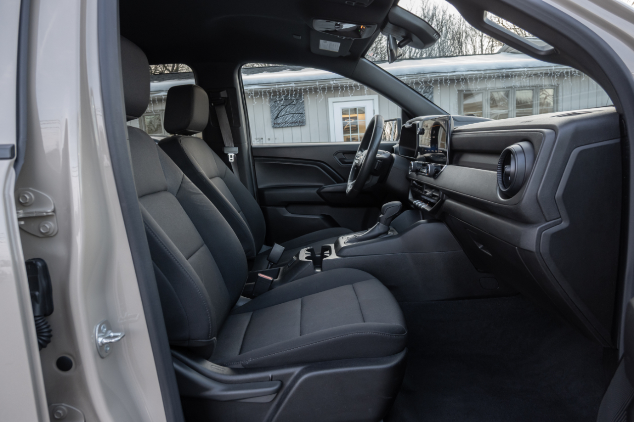 Chevrolet Colorado 2WD Crew Cab WT 2024