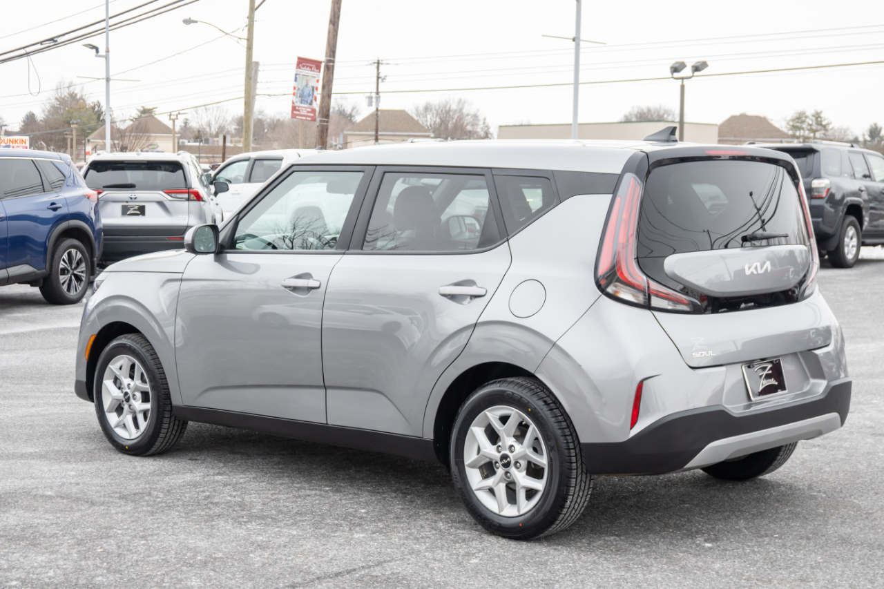 Kia Soul LX FWD 2023