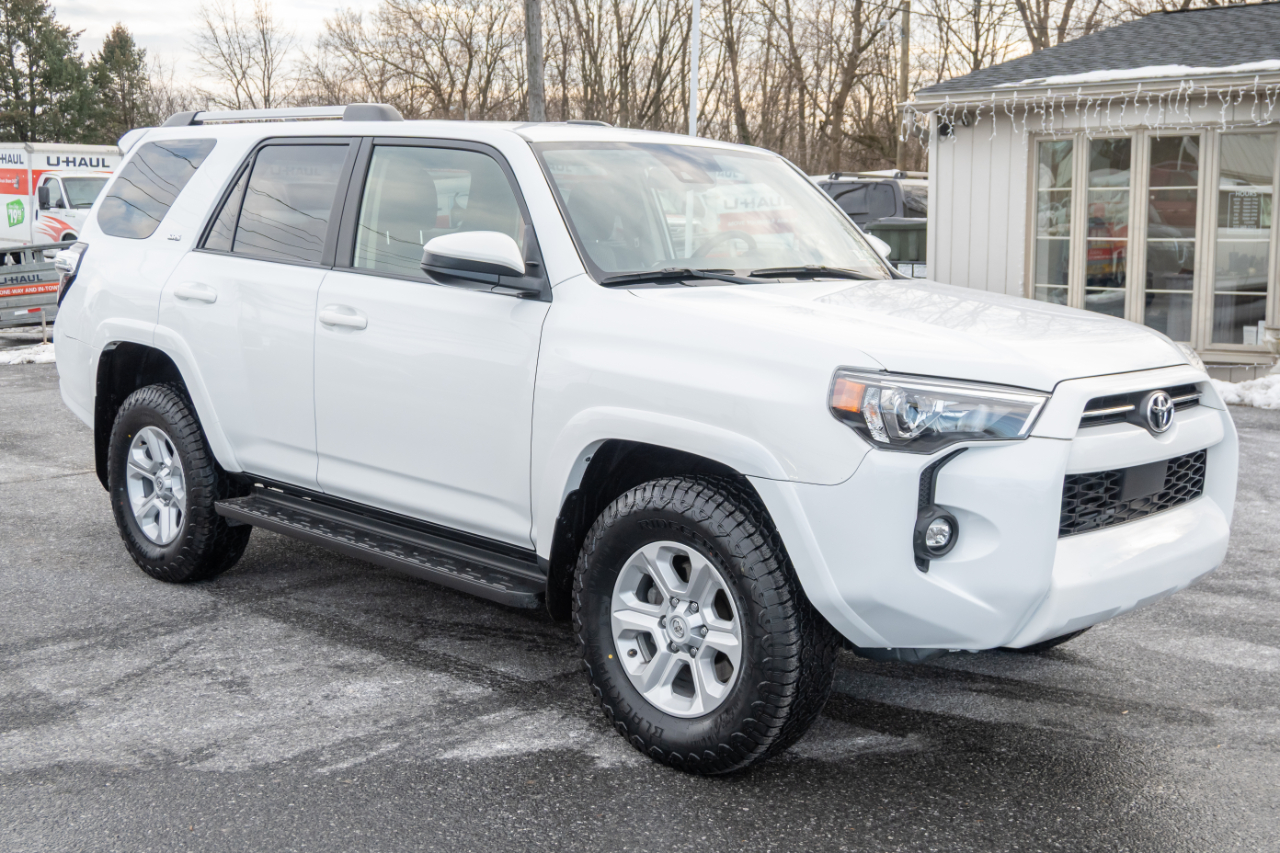 Toyota 4Runner SR5 4WD 2024