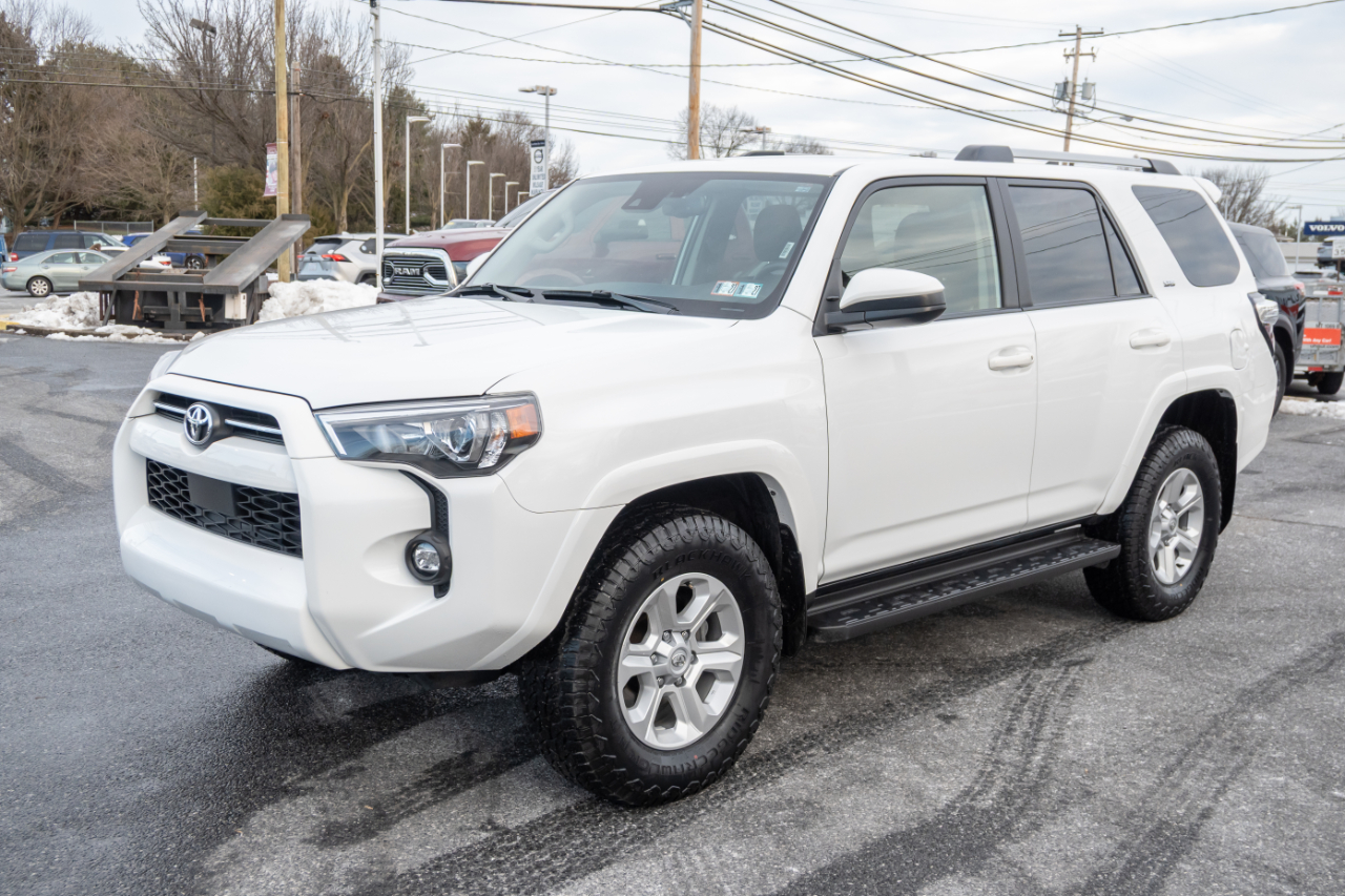 Toyota 4Runner SR5 4WD 2024