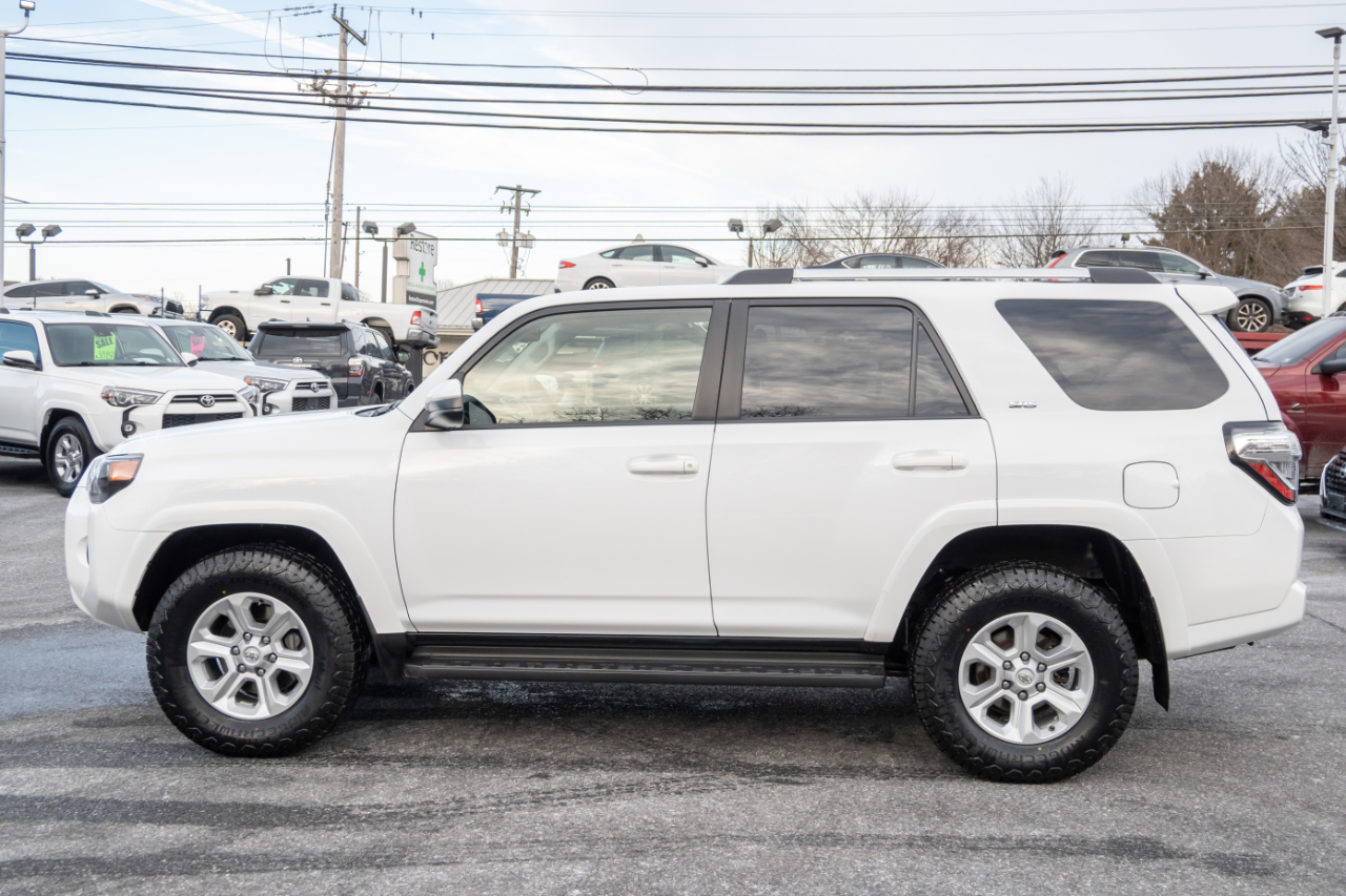 Toyota 4Runner SR5 4WD 2024