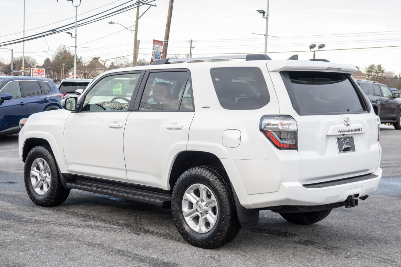 Toyota 4Runner SR5 4WD 2024