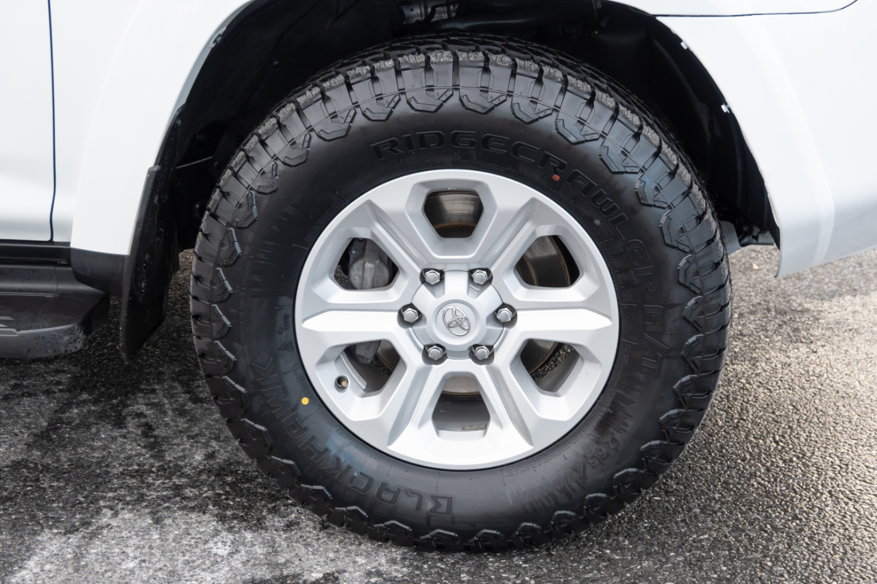 Toyota 4Runner SR5 4WD 2024